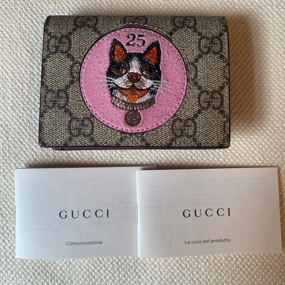 GUCCI GG Supreme
Canvas Mystic Cat
Compact Wallet - Picture 4 of 13